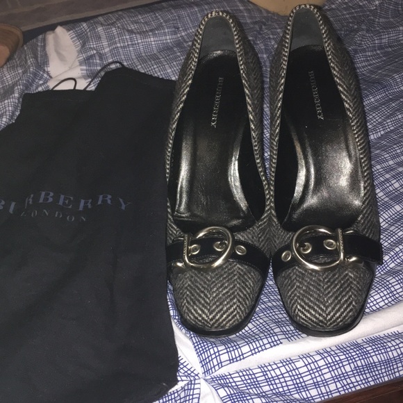 Burberry heels - Picture 1 of 2